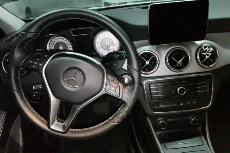 Used Mercedes-Benz GLA 2016 GLA 200 Sport Edition Center Console