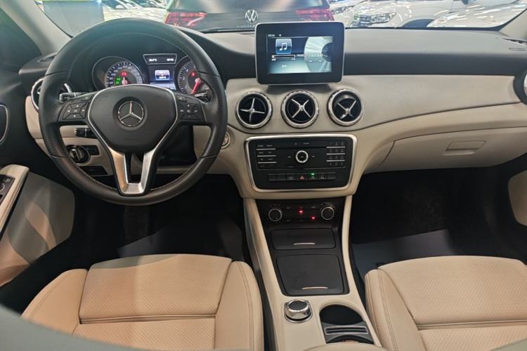 Used Mercedes-Benz GLA 2016 GLA 200 Sport Edition Center Console