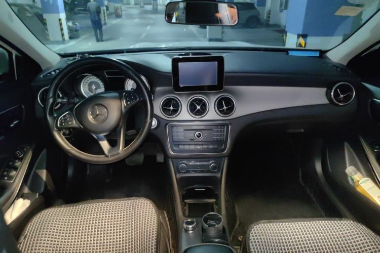 Used Mercedes-Benz GLA 2016 GLA 200 Sport Edition Center Console