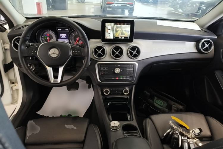 Used Mercedes-Benz GLA 2016 GLA 200 Sport Edition Center Console