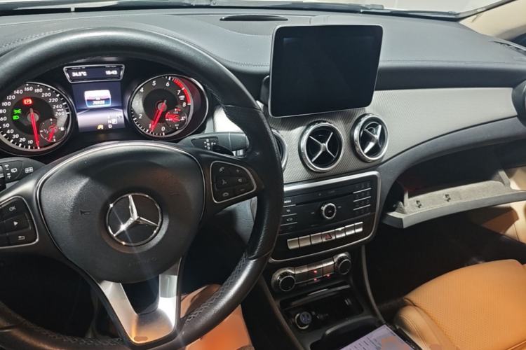 Used Mercedes-Benz GLA 2016 GLA 200 Fashion Model Center Console