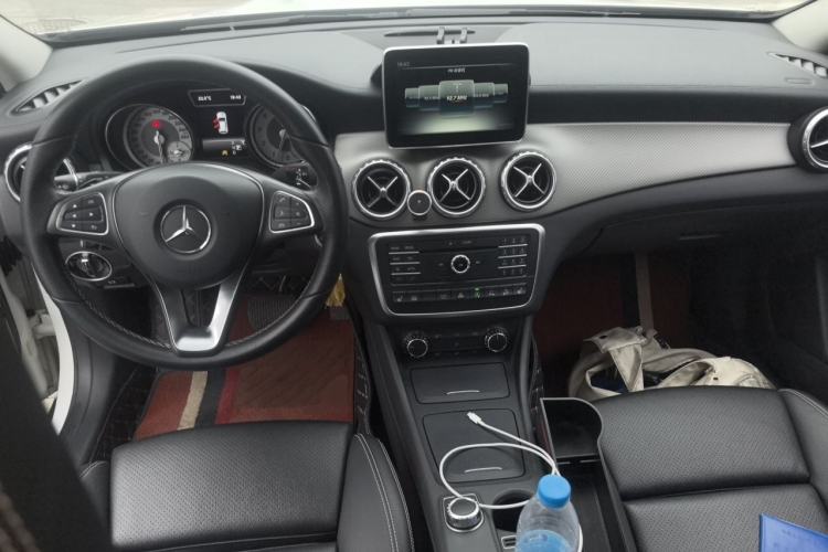 Used Mercedes-Benz GLA 2016 GLA 220 4MATIC Fashion Edition Center Console