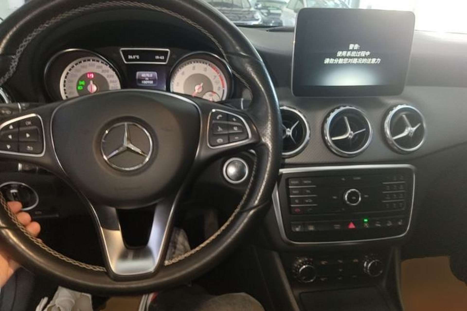Used Mercedes-Benz GLA 2016 GLA 220 4MATIC Fashion Edition Center Console