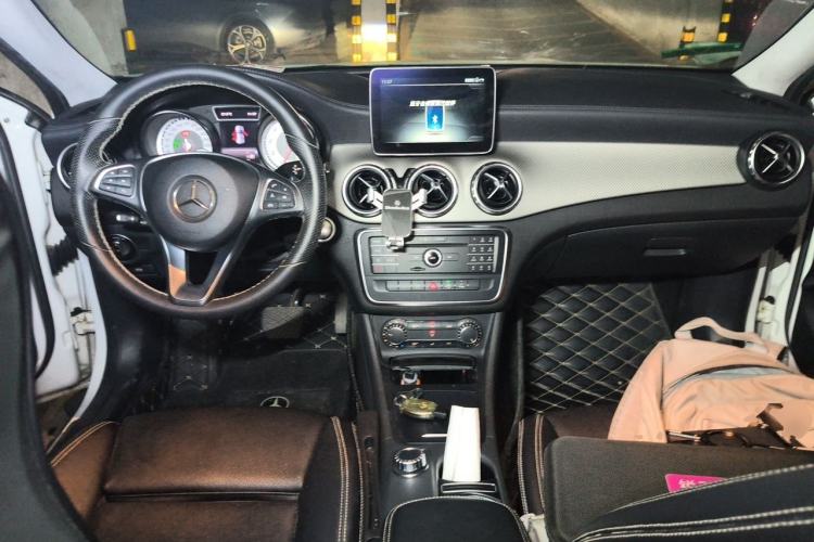 Used Mercedes-Benz GLA 2016 GLA 200 Fashion Model Center Console