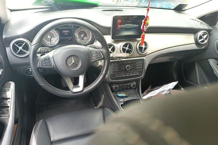 Used Mercedes-Benz GLA 2016 GLA 200 Sport Edition Center Console