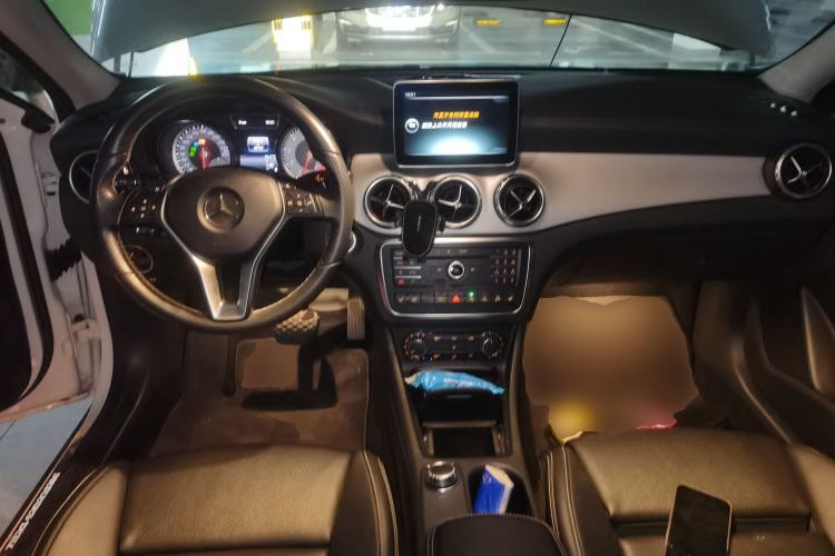 Used Mercedes-Benz GLA 2016 GLA 220 4MATIC Luxury Model Center Console