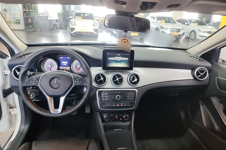 Used Mercedes-Benz GLA 2016 GLA 200 Fashion Model Center Console
