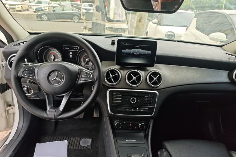 Used Mercedes-Benz GLA 2016 GLA 200 Fashion Model Center Console