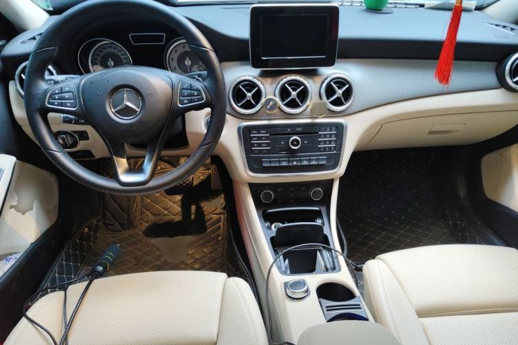 Used Mercedes-Benz GLA 2016 GLA 200 Sport Edition Center Console