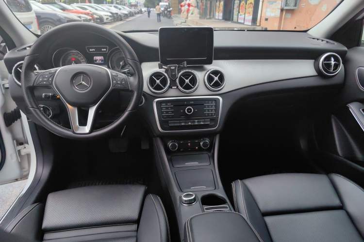 Used Mercedes-Benz GLA 2016 GLA 200 Sport Edition Center Console