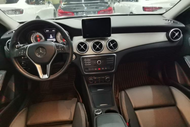 Used Mercedes-Benz GLA 2016 GLA 200 Sport Edition Center Console