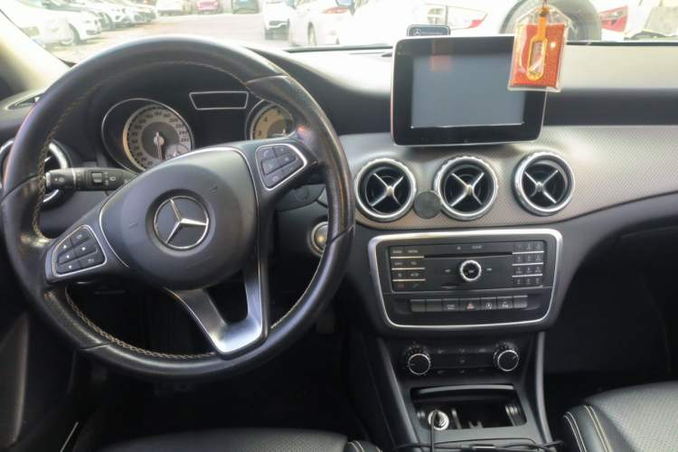 Used Mercedes-Benz GLA 2016 GLA 200 Sport Edition Center Console