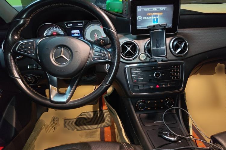 Used Mercedes-Benz GLA 2016 GLA 200 Sport Edition Center Console