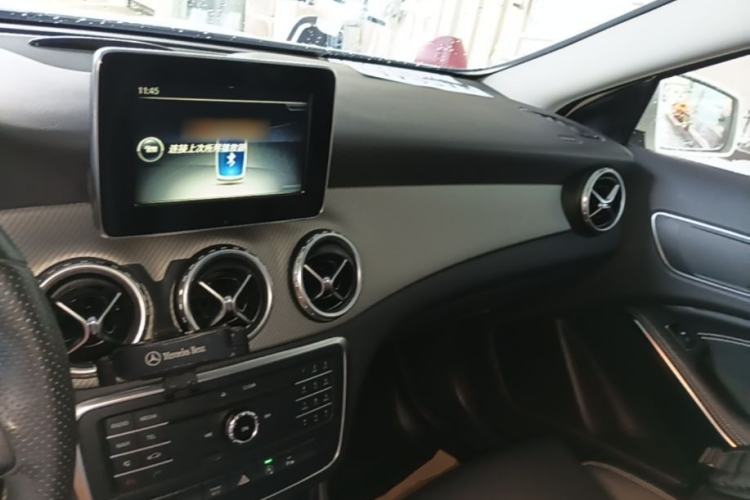Used Mercedes-Benz GLA 2016 GLA 200 Sport Edition Center Console