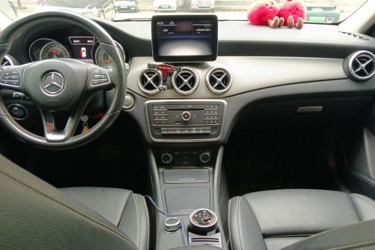 Used Mercedes-Benz GLA 2016 GLA 200 Fashion Model Center Console