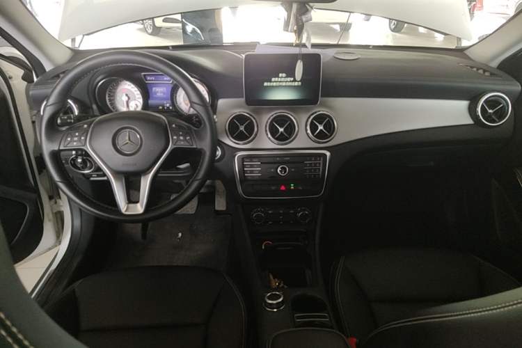 Used Mercedes-Benz GLA 2016 GLA 200 Fashion Model Center Console