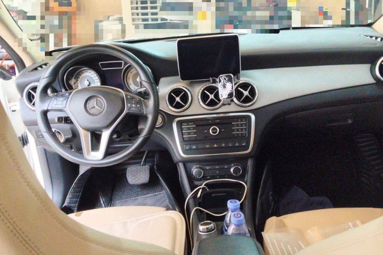 Used Mercedes-Benz GLA 2016 GLA 220 4MATIC Fashion Edition Center Console