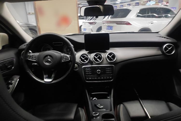 Used Mercedes-Benz GLA 2016 GLA 220 4MATIC Fashion Edition Center Console