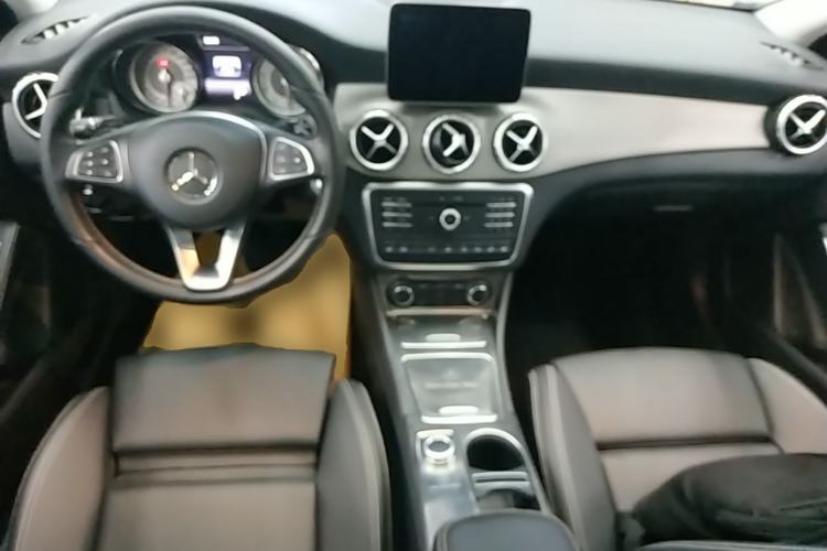 Used Mercedes-Benz GLA 2016 GLA 220 4MATIC Fashion Edition Center Console