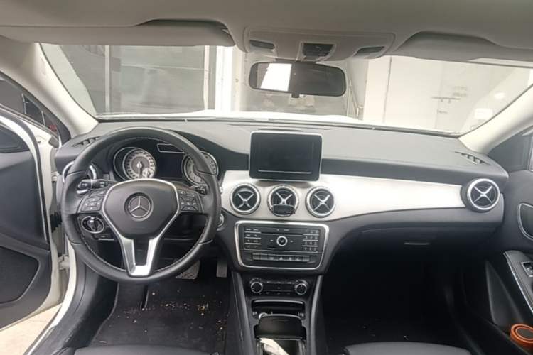 Used Mercedes-Benz GLA 2016 GLA 200 Fashion Model Center Console