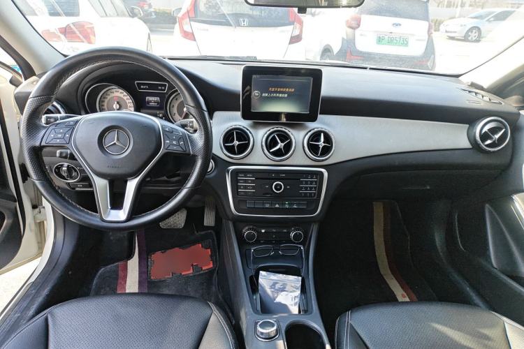 Used Mercedes-Benz GLA 2016 GLA 200 Sport Edition Center Console