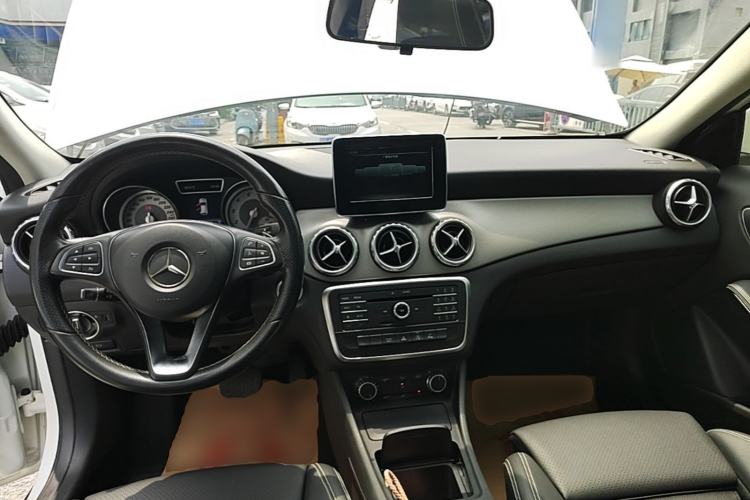 Used Mercedes-Benz GLA 2016 GLA 200 Sport Edition Center Console