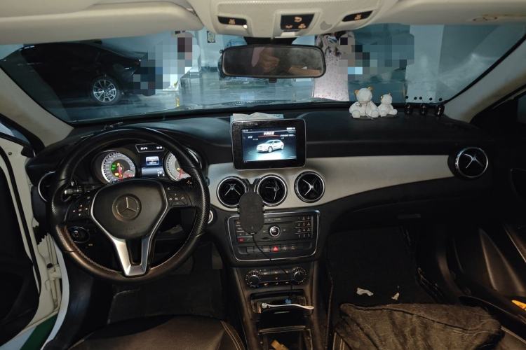 Used Mercedes-Benz GLA 2016 GLA 200 Sport Edition Center Console