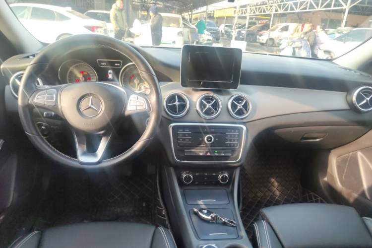 Used Mercedes-Benz GLA 2016 GLA 200 Sport Edition Center Console