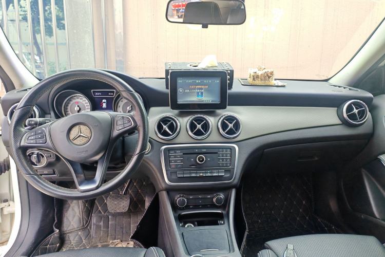 Used Mercedes-Benz GLA 2016 GLA 200 Sport Edition Center Console
