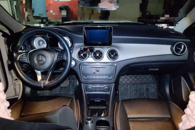 Used Mercedes-Benz GLA 2016 GLA 200 Sport Edition Center Console