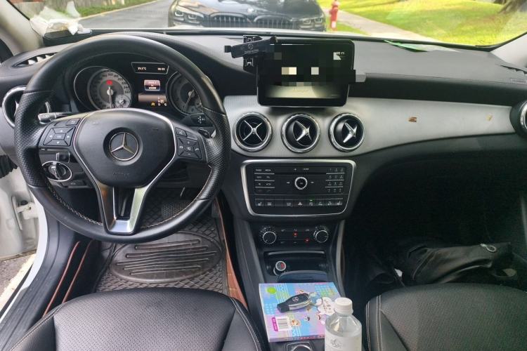 Used Mercedes-Benz GLA 2016 GLA 220 4MATIC Fashion Edition Center Console