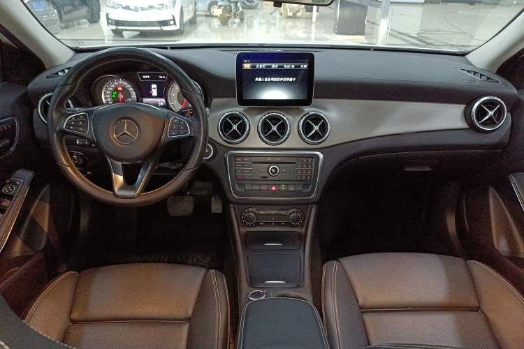 Used Mercedes-Benz GLA 2016 GLA 200 Fashion Model Center Console