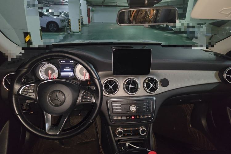 Used Mercedes-Benz GLA 2016 GLA 220 4MATIC Fashion Edition Center Console