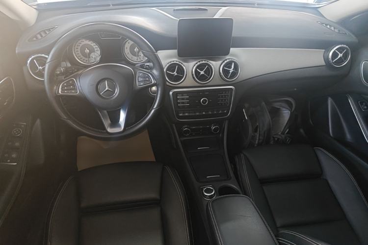 Used Mercedes-Benz GLA 2016 GLA 220 4MATIC Fashion Edition Center Console