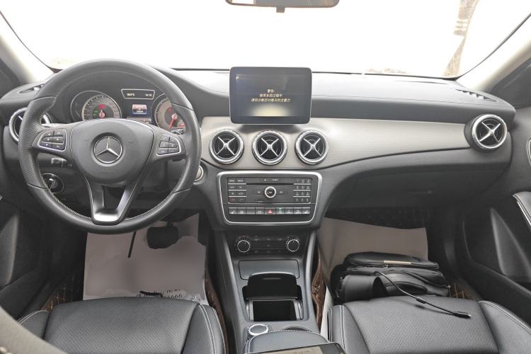 Used Mercedes-Benz GLA 2016 GLA 220 4MATIC Fashion Edition Center Console