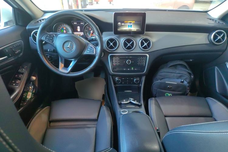 Used Mercedes-Benz GLA 2016 GLA 200 Sport Edition Center Console