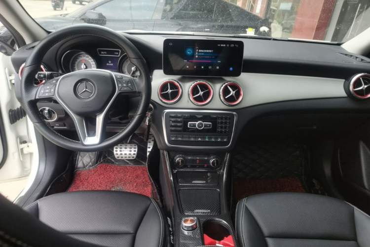 Used Mercedes-Benz GLA 2016 GLA 220 4MATIC Fashion Edition Center Console
