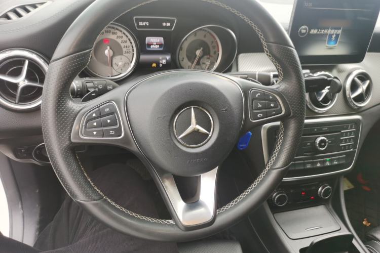 Used Mercedes-Benz GLA 2016 GLA 200 Fashion Model Center Console