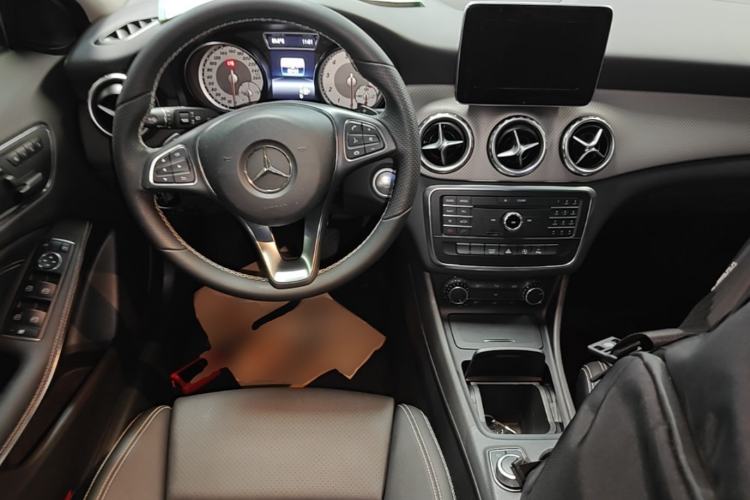 Used Mercedes-Benz GLA 2016 GLA 200 Fashion Model Center Console