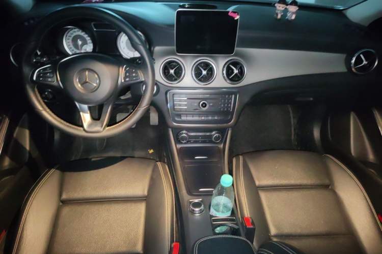 Used Mercedes-Benz GLA 2016 GLA 200 Fashion Model Center Console