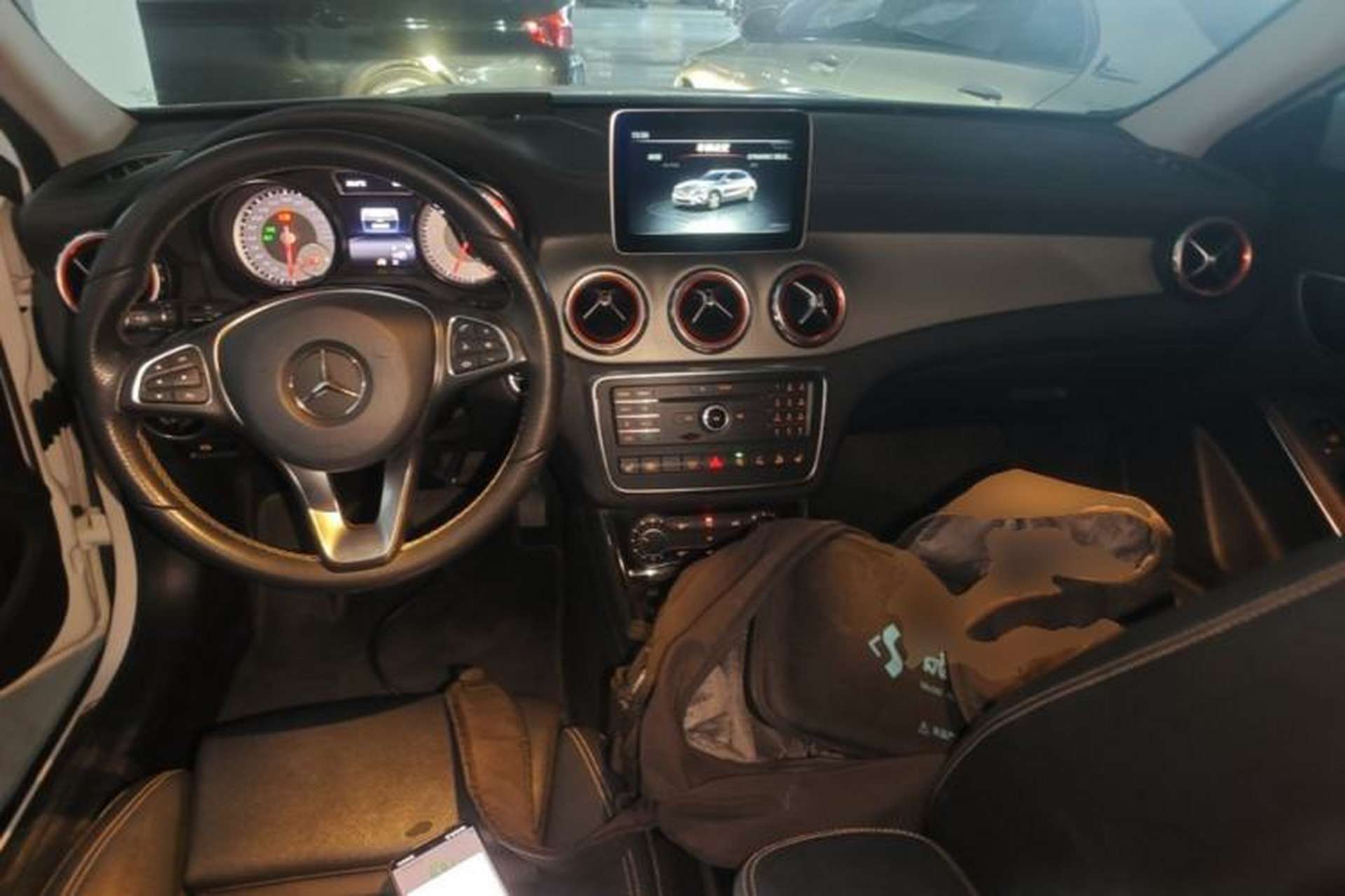 Used Mercedes-Benz GLA 2016 GLA 220 4MATIC Fashion Edition Center Console