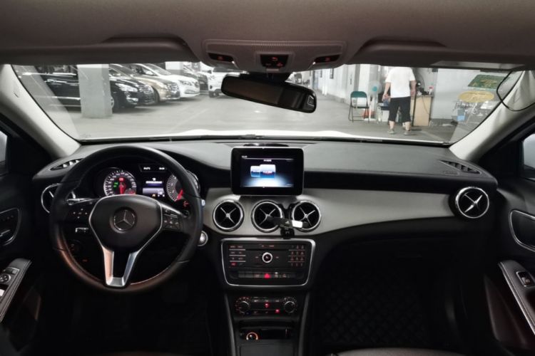 Used Mercedes-Benz GLA 2016 GLA 200 Fashion Model Center Console