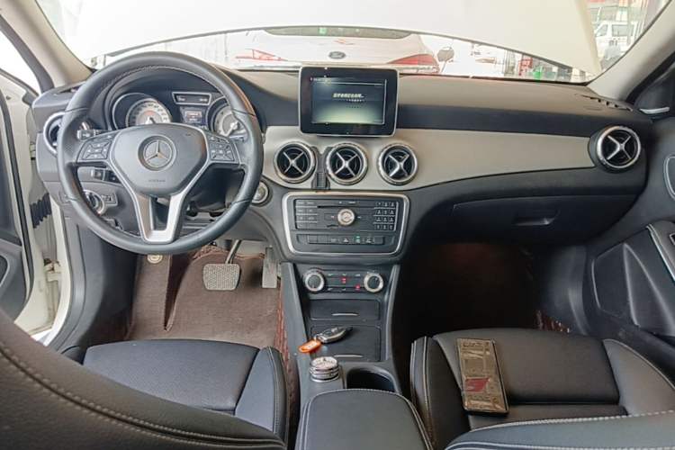 Used Mercedes-Benz GLA 2016 GLA 200 Sport Edition Center Console