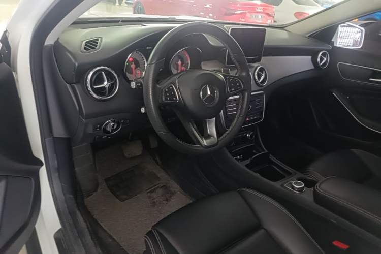 Used Mercedes-Benz GLA 2016 GLA 200 Sport Edition Center Console