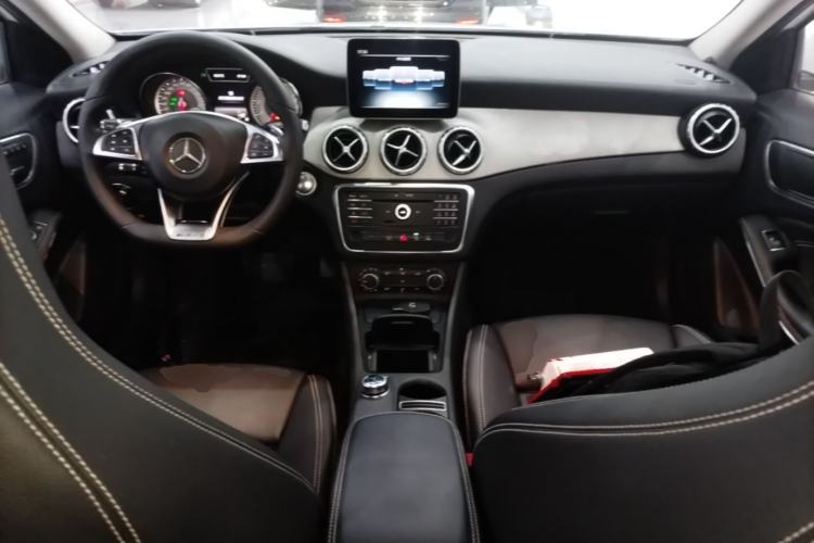 Used Mercedes-Benz GLA 2016 GLA 200 Fashion Model Center Console