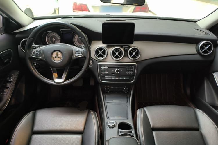 Used Mercedes-Benz GLA 2016 GLA 200 Fashion Model Center Console