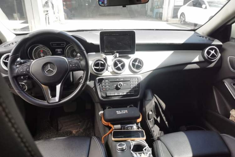 Used Mercedes-Benz GLA 2016 GLA 200 Sport Edition Center Console
