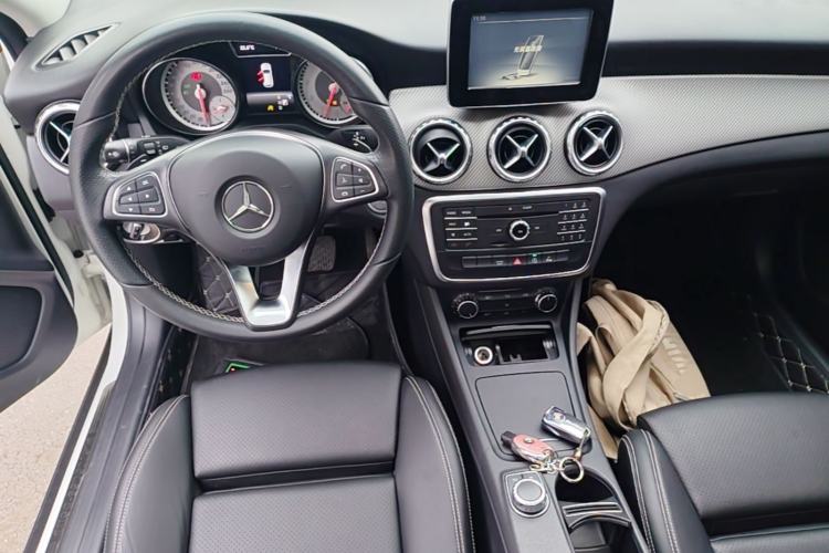 Used Mercedes-Benz GLA 2016 GLA 200 Sport Edition Center Console