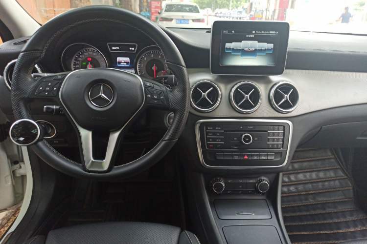 Used Mercedes-Benz GLA 2016 GLA 200 Fashion Model Center Console