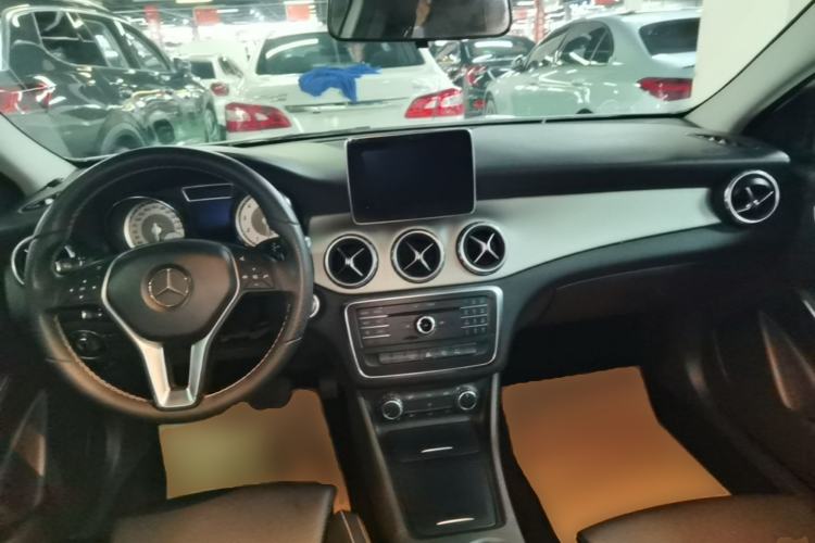 Used Mercedes-Benz GLA 2016 GLA 200 Sport Edition Center Console